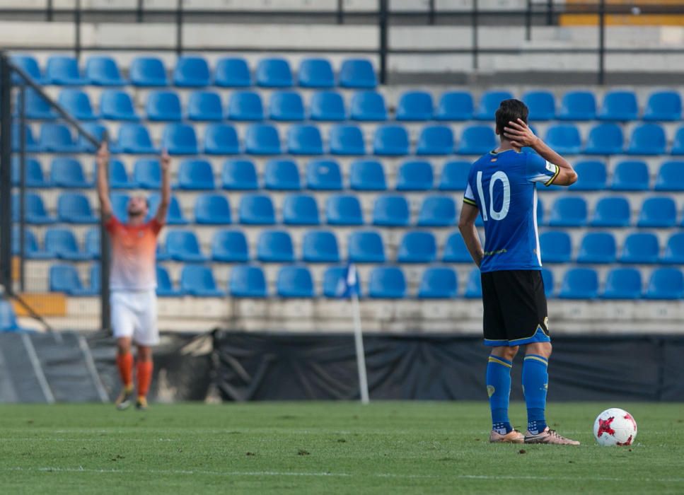 El Hércules despide al técnico argentino tras ganar por 3-2 al Peralada con mucho sufrimiento.