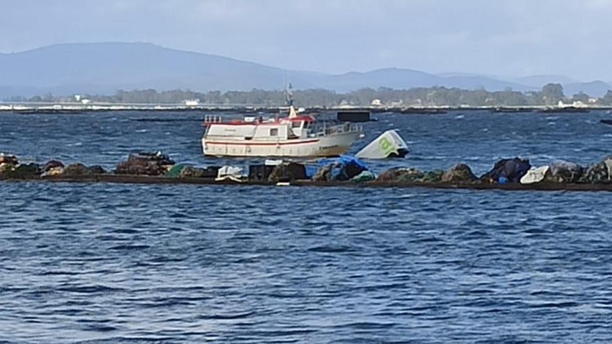 Se lanza al mar con una furgoneta robada y pide que lo dejen allí