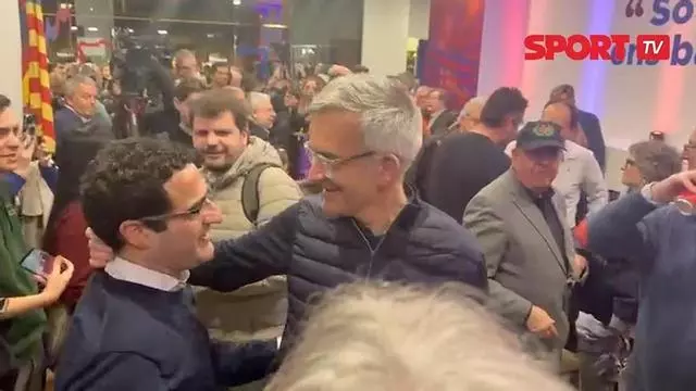 Víctor Font pone fin a su campaña arropado por unas 200 personas