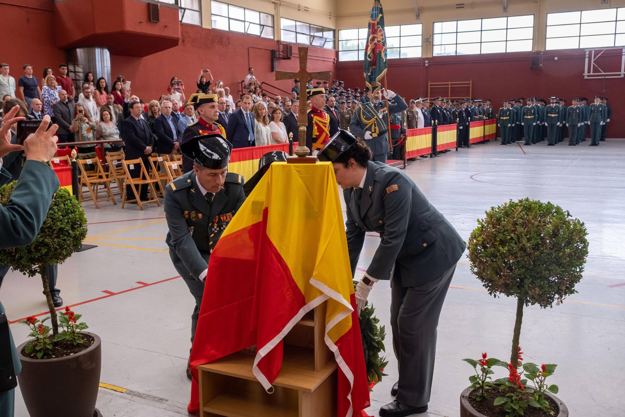 EN IMÁGENES: Así fueron los actos en Oviedo del 179 aniversario de la Guardia Civil