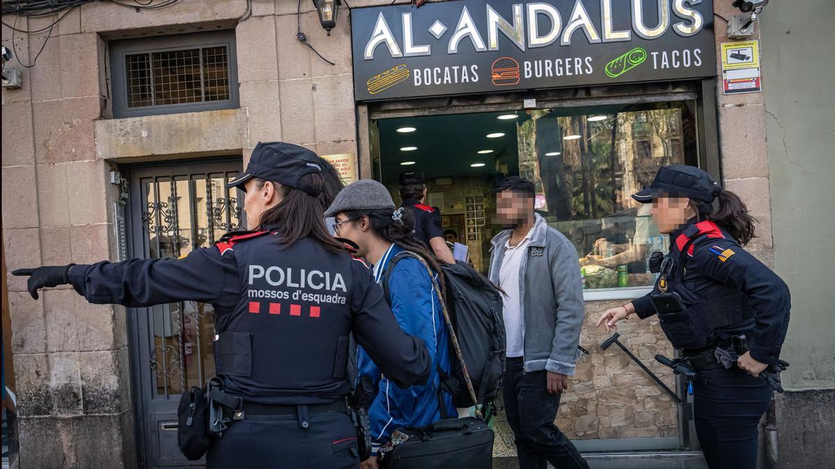 Mil agentes se despliegan en Barcelona, Badalona y LHospitalet en un macrodispositivo contra la multirreincidencia