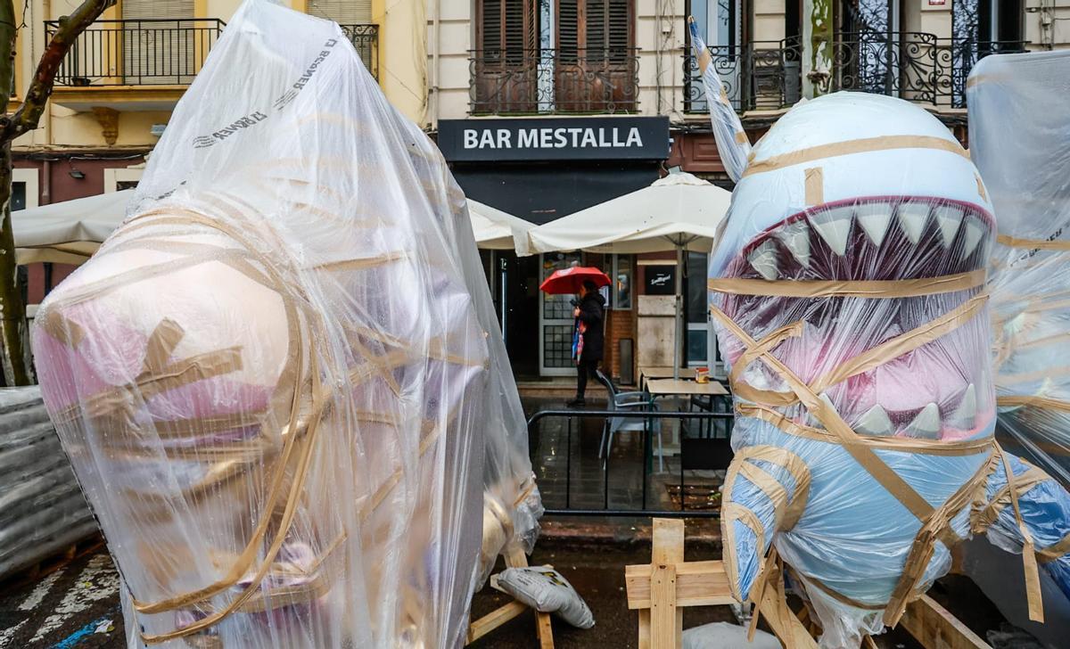 Las primeras piezas de la falla Exposición  ya están en la calle