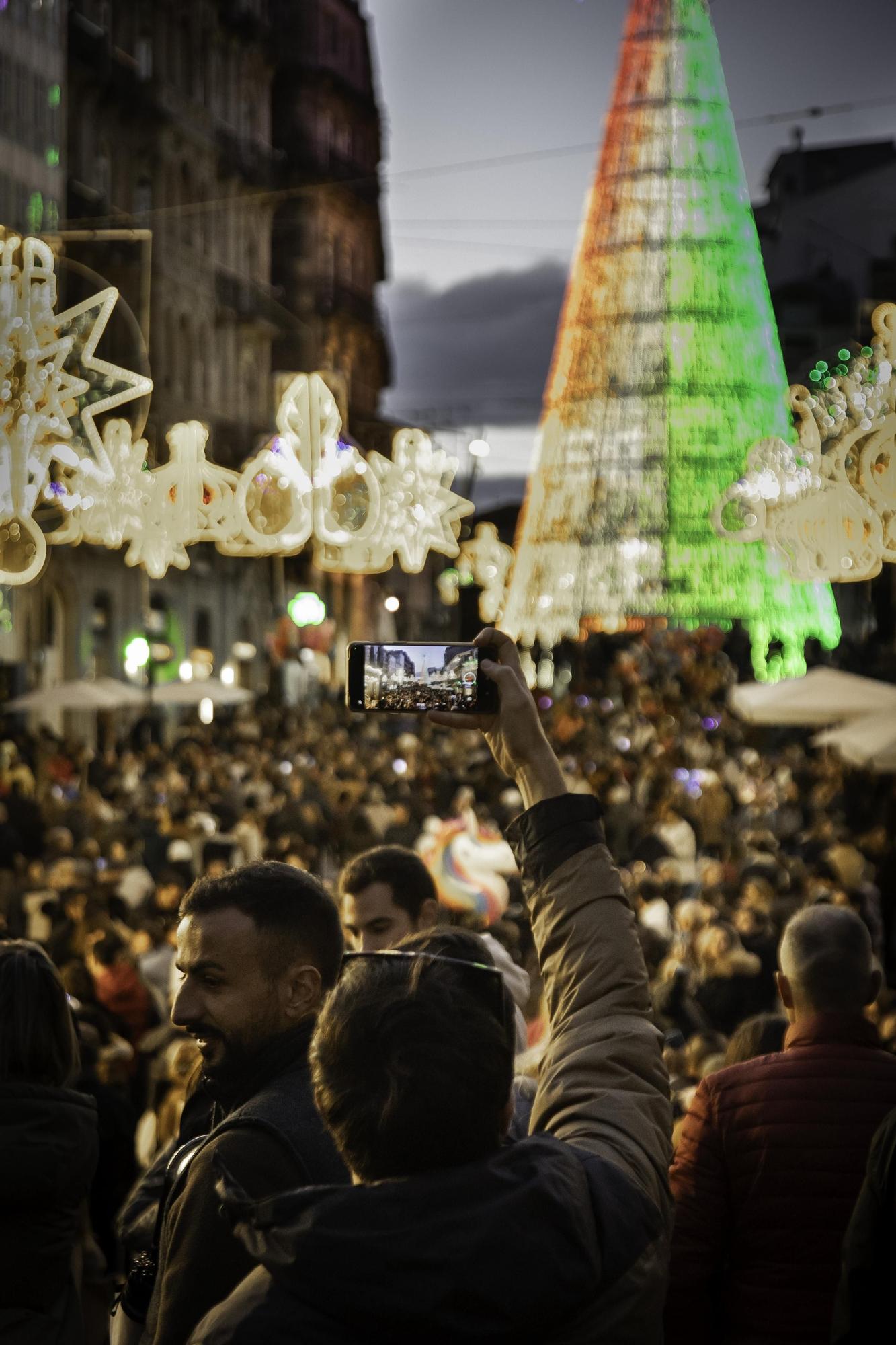 Diciembre comienza en Vigo con atascos por la Navidad