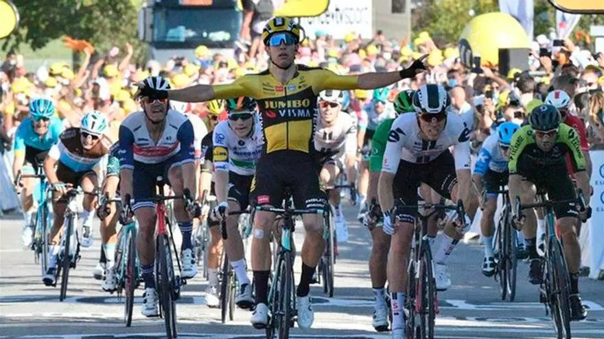 Gana Van Aert y Yates se enfunda el amarillo
