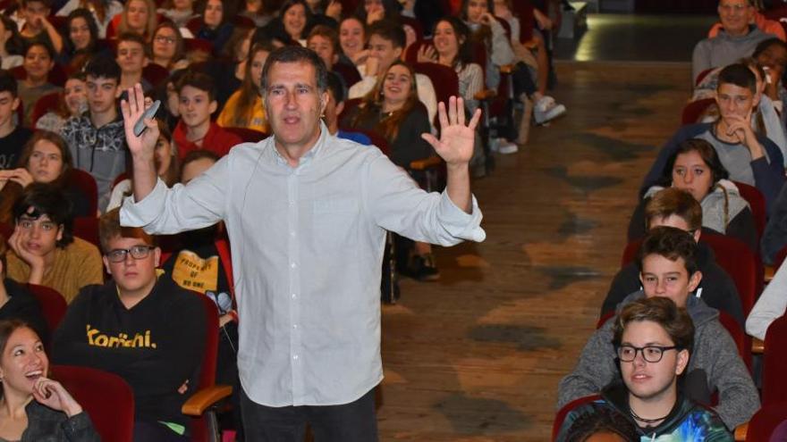 La platea del teatre l&#039;Ateneu d&#039;Igualada en la sessió del Prapara&#039;t jove