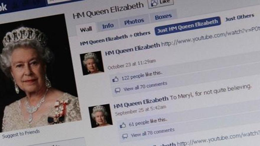 La Reina Isabel II ha inaugurado esta semana su cuenta oficial de Facebook.