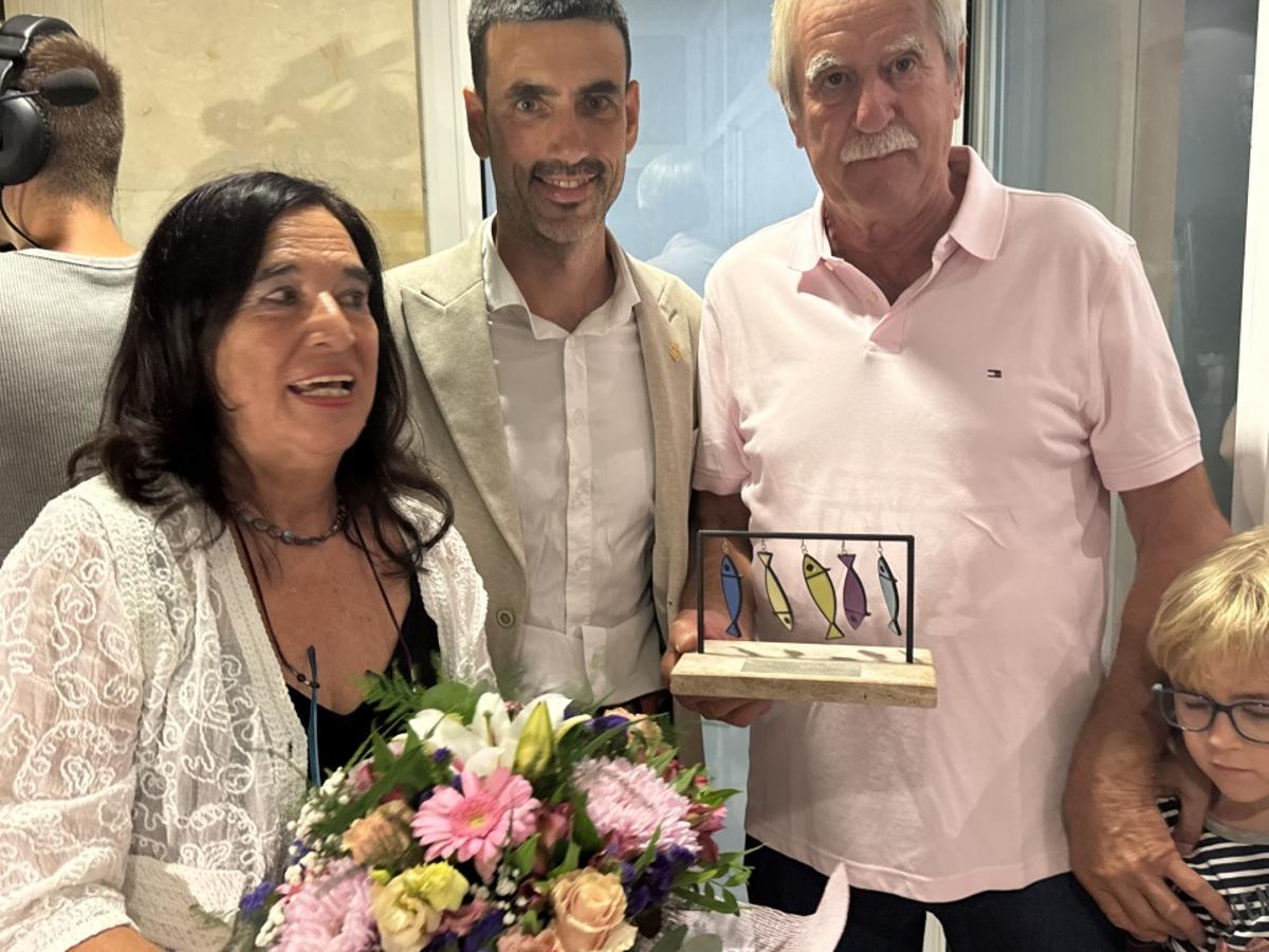 Lourdes Boix, l'alcalde, al centre, i Josep Falgàs.