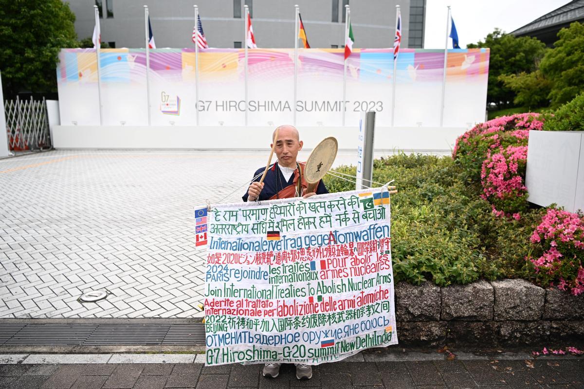 Los líderes del G7 visitan el Memorial Park para las víctimas de la bomba atómica en Hiroshima, entre protestas