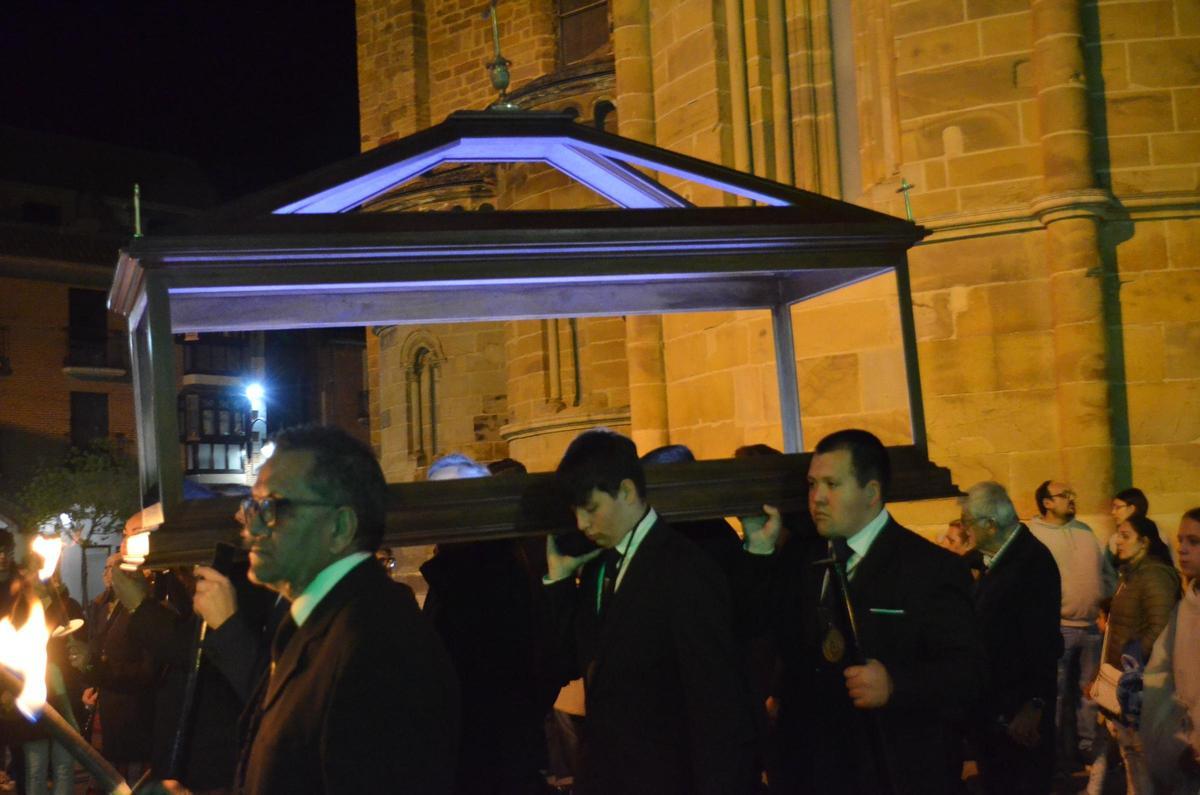 La nueva Procesión el Santo Sepulcro de Benavente, en imágenes
