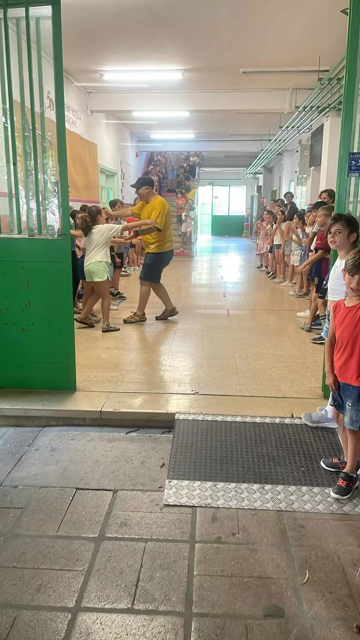 Emotiva despedida a más de 35 años de docencia