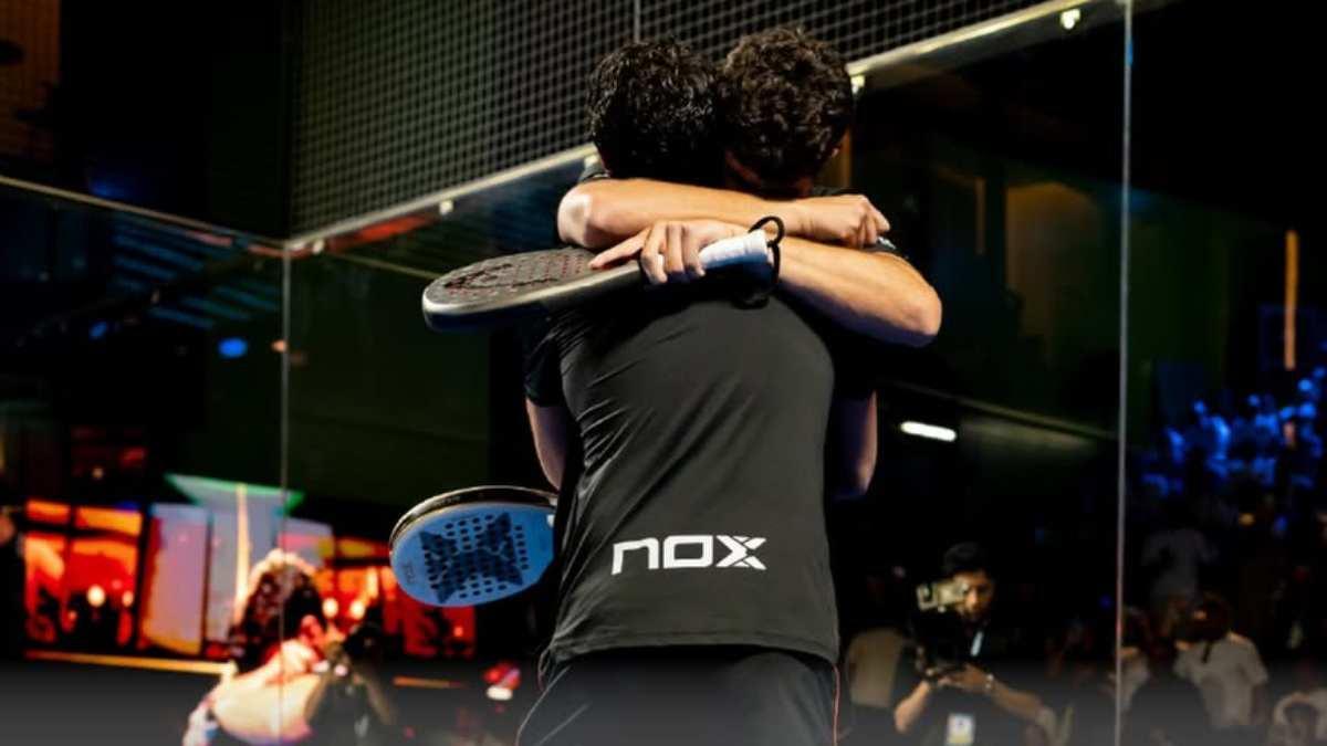 El abrazo de los campeones en Riad