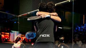El abrazo de los campeones en Riad