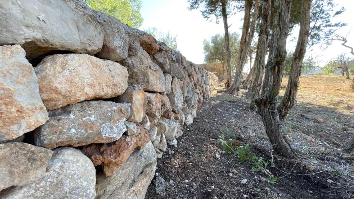 Muro de piedra seca.