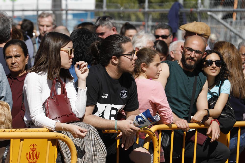 Búscate en la mascletà del 8 de marzo