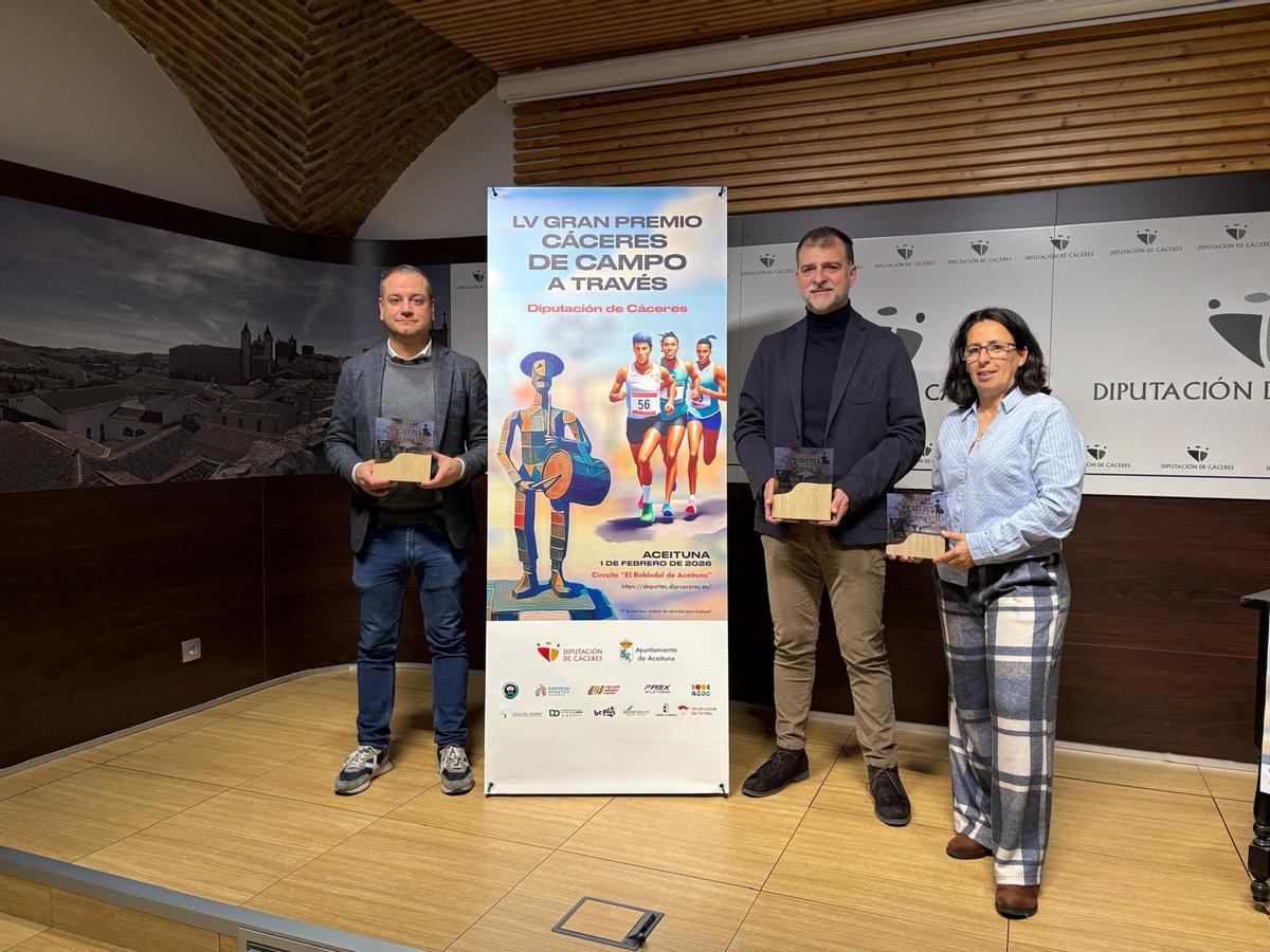 Pablo Miguel López, Josafat Clemente y Remedios Márquez durante la presentación del evento.