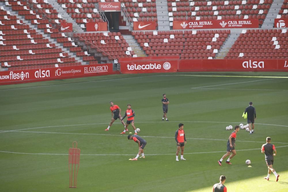 Entrenamiento del Sporting en El Molinón