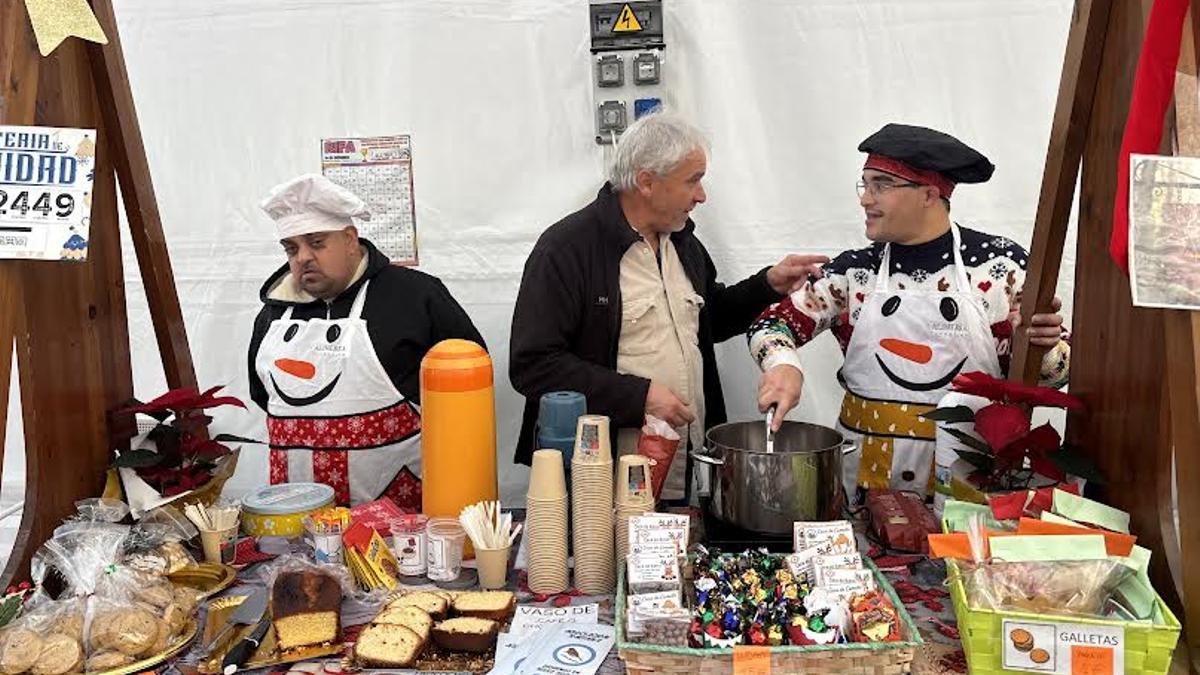 Uno de los puestos del mercadillo de Raitana.