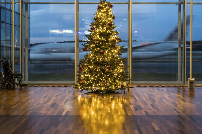 Los aeropuertos en Navidad desprenden un encanto especial.