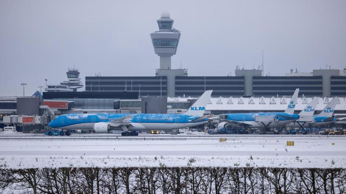 Aviones en el aeropuerto de Amsterdam, esta mañana.
