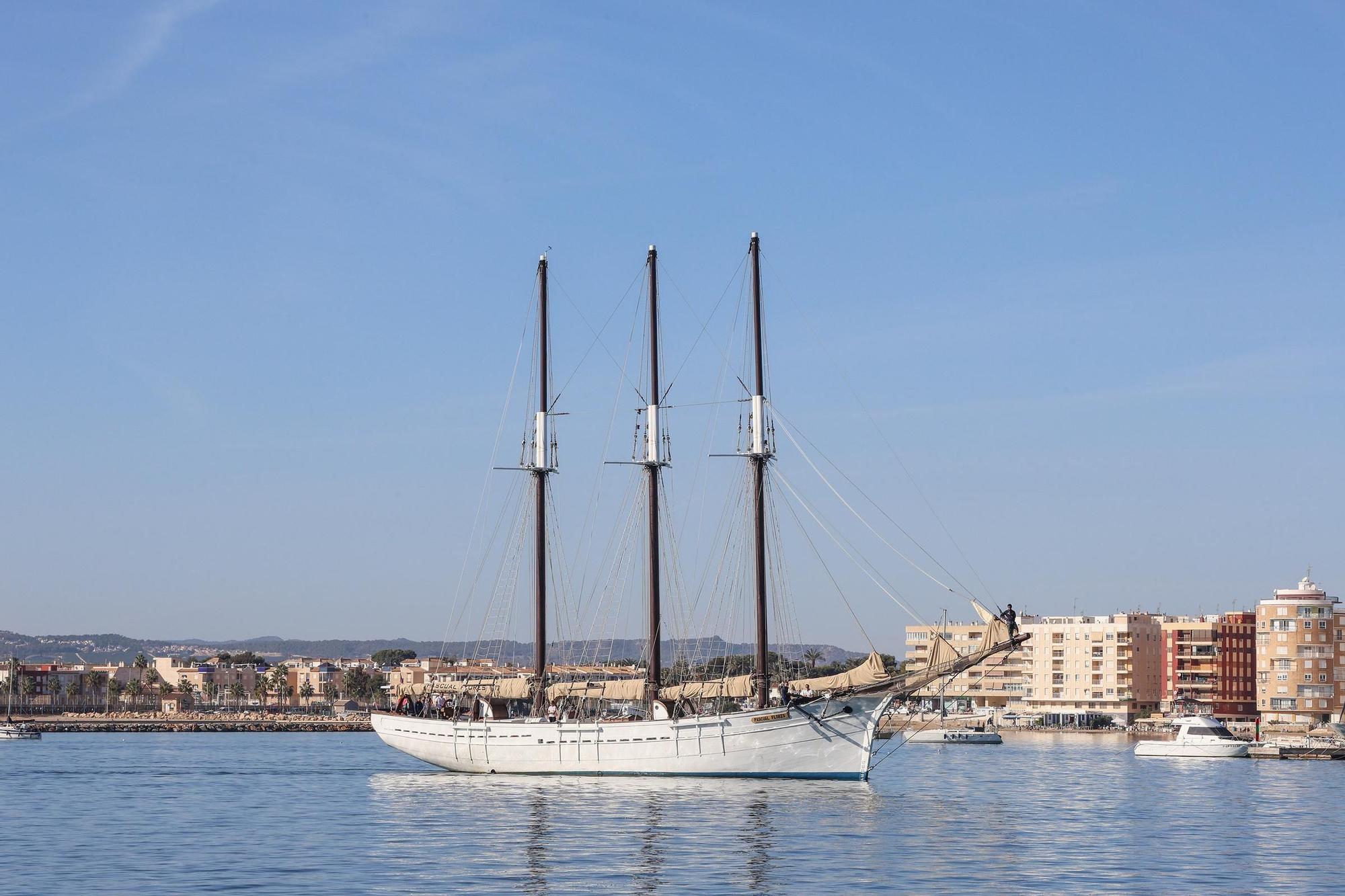 El velero histórico Pascual Flores ya está en la bahía de Torrevieja