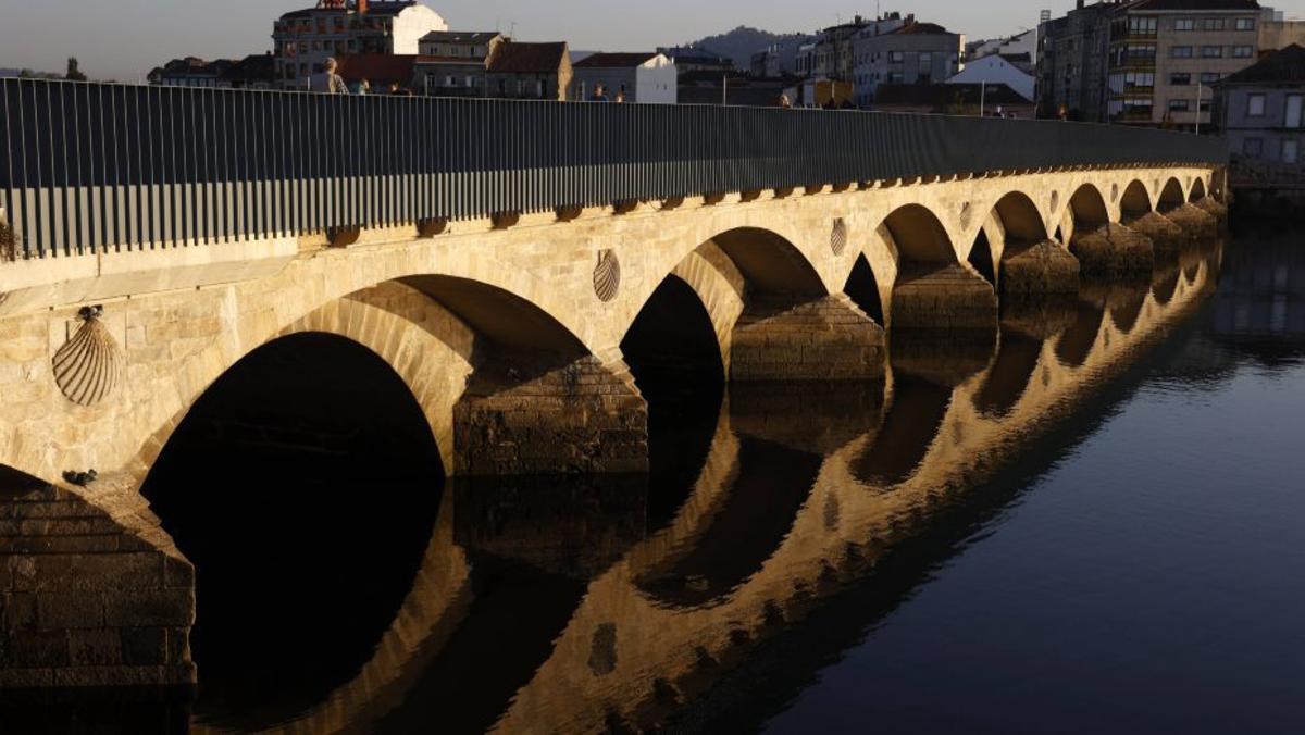 El Puente de O Burgo, que fue renovado hace seis años. | GUSTAVO SANTOS