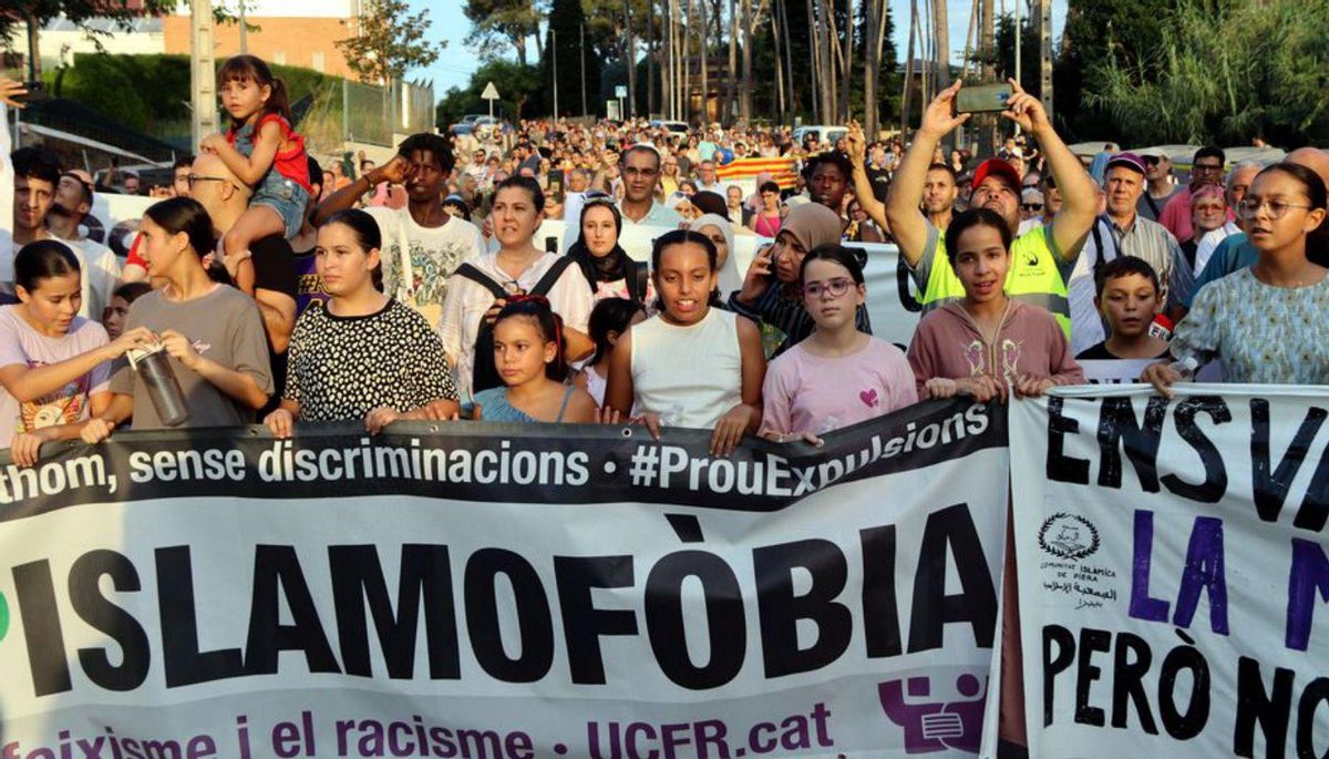 Piera surt al carrer i apel·la a preservar la "convivència" entre les comunitats