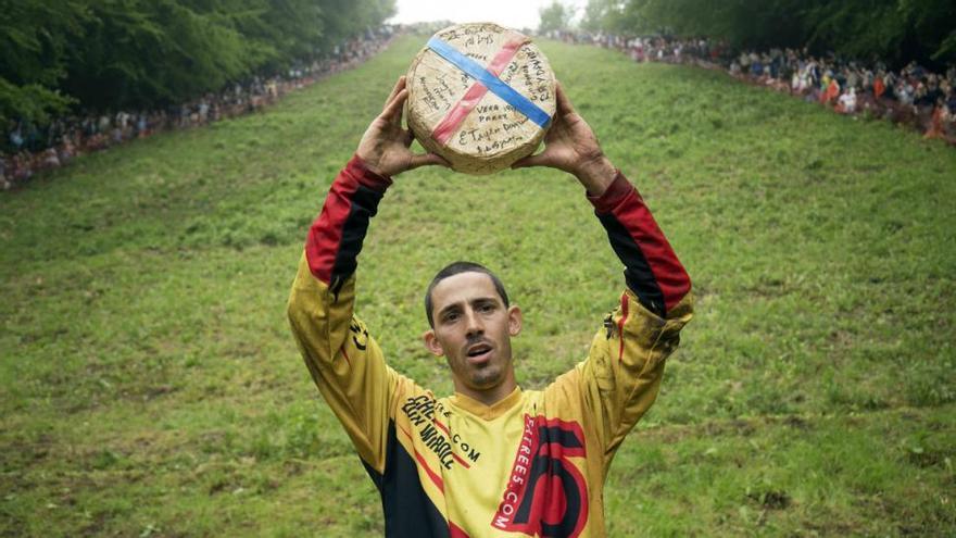 Récord y lesiones en el loco &#039;Festival del queso rodante&#039;