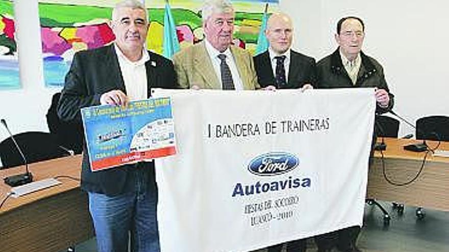 Representantes del club y patrocinadores, en la presentación de la prueba.