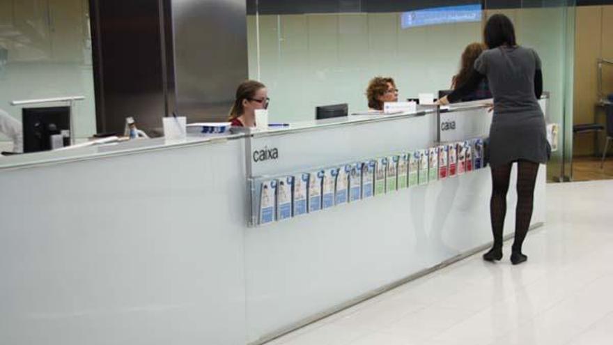 Una oficina del Banc Sabadell en el dia en què es posava en marxa la venda de bons del Govern català.
