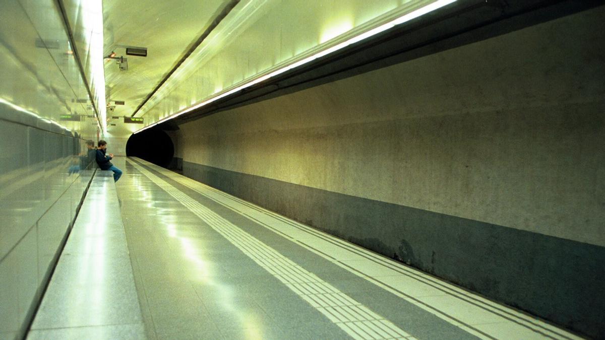 Tancada totalment una estació de l’L4 del metro de Barcelona Tancada totalment una estació de l’L4 del metro de Barcelona