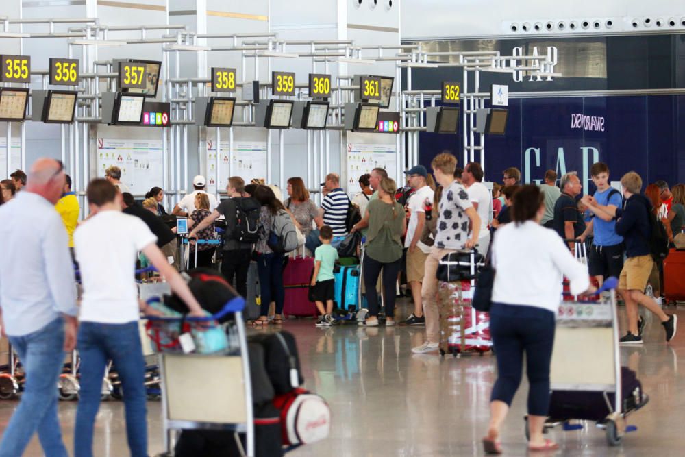 Operación salida en el aeropuerto de Málaga