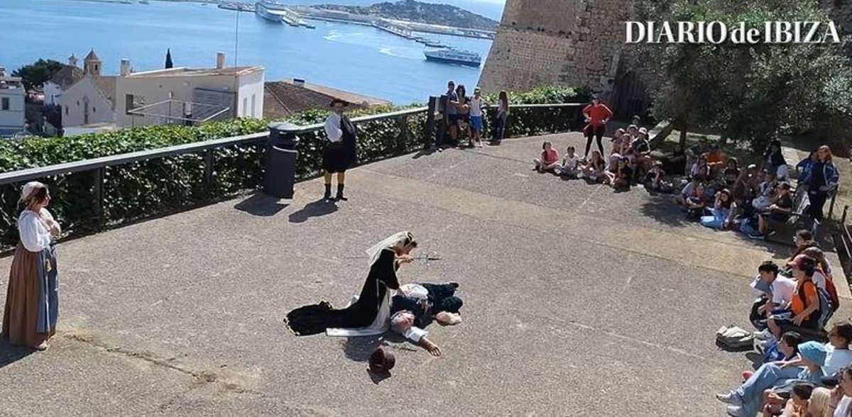 Una clase a cielo abierto de historia, 'rondaies' y justas