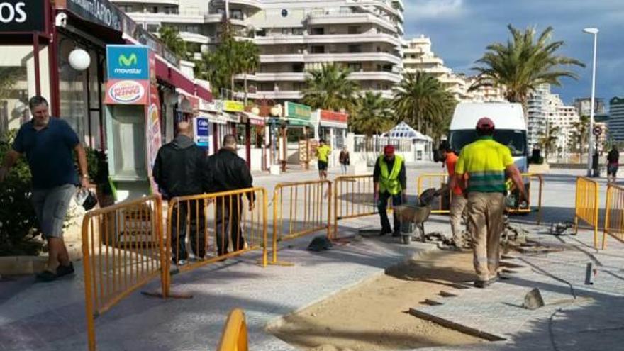 El Ayuntamiento acomete mejoras en el paseo marítimo