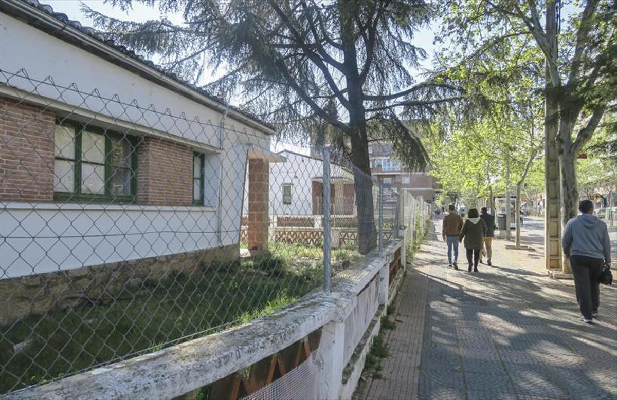 Las casas de los policías de avenida de Cervantes se derribarán para hacer viviendas