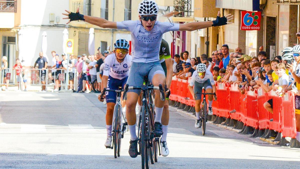 Héctor Celda en la llegada a meta