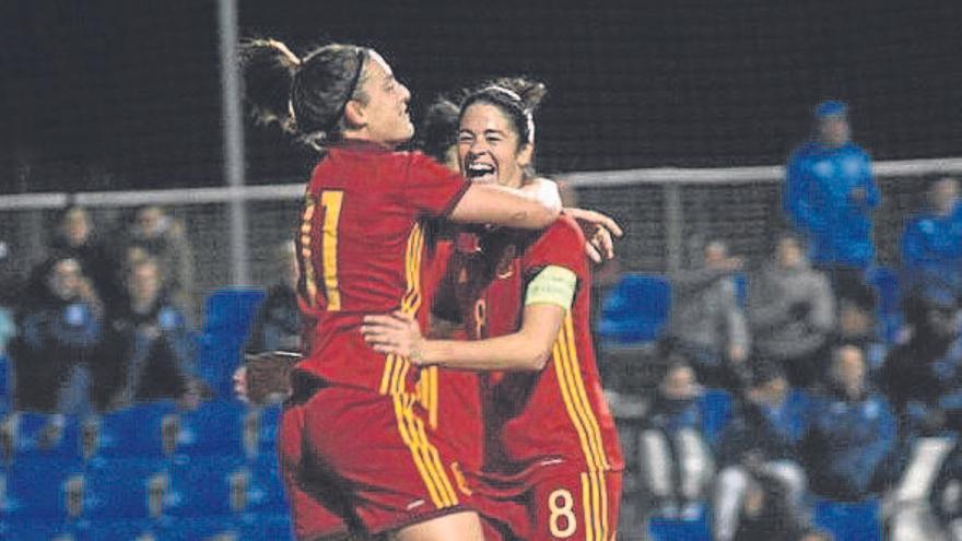 España impone su fútbol para ganar a la campeona de Europa