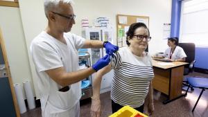 Descoberta una molècula del mateix cos humà capaç de frenar la grip