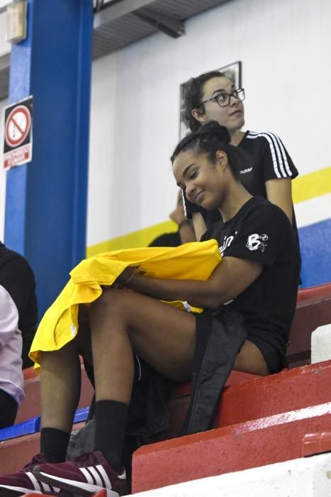 26-02-20 DEPORTES. PABELLON DE LAS REMUDAS. BARRIO DE LAS REMUDAS. TELDE. Partido de balonmano femenino entre el Remudas Rocasa y el Guardés disputado en Pabelloon Antonio Moreno del barrio teldense de Las Remudas.    Fotos: Juan Castro.  | 26/02/2020 | Fotógrafo: Juan Carlos Castro