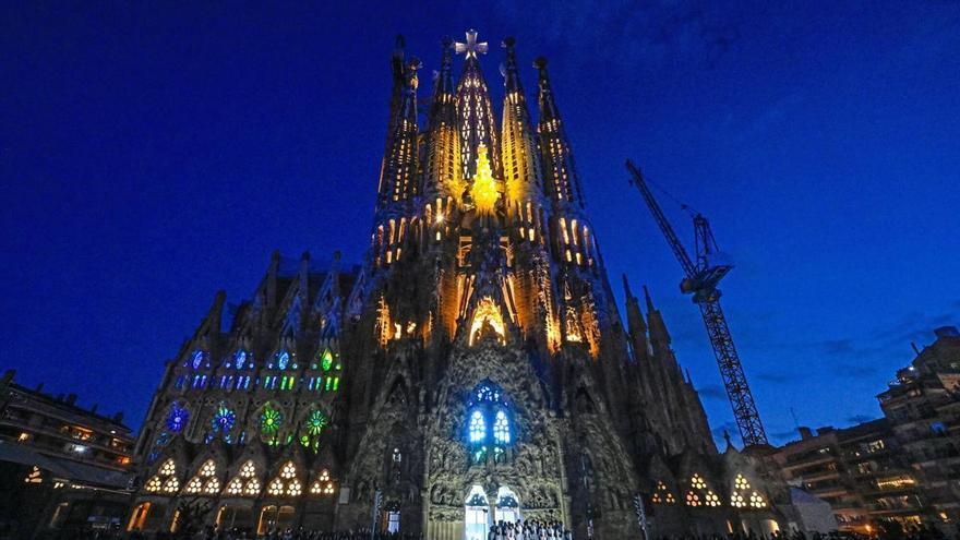 Puigdemont, ERC i la CUP exigeixen responsabilitats per la "repressió" contra els cantants amb estelades expulsats de la Sagrada Família