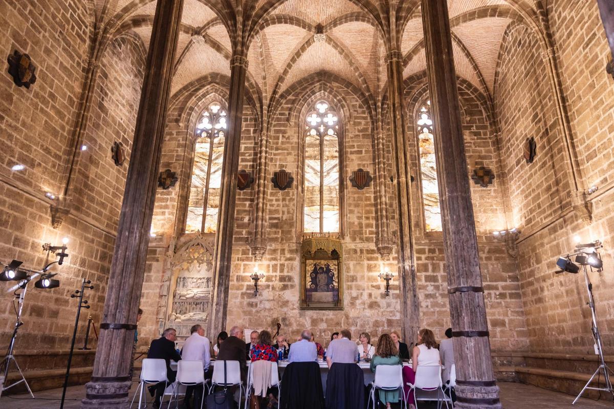 Reunión de uno de los tribunales de los premios Jaume I en el antiguo convento de Santo Domingo de València.