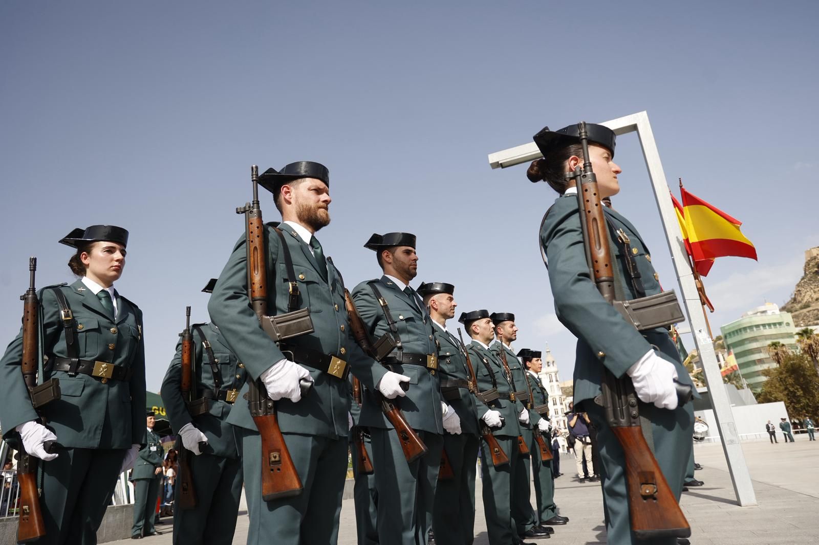 La Guardia Civil de Alicante celebra el día de la Virgen del Pilar en el Puerto de Alicante
