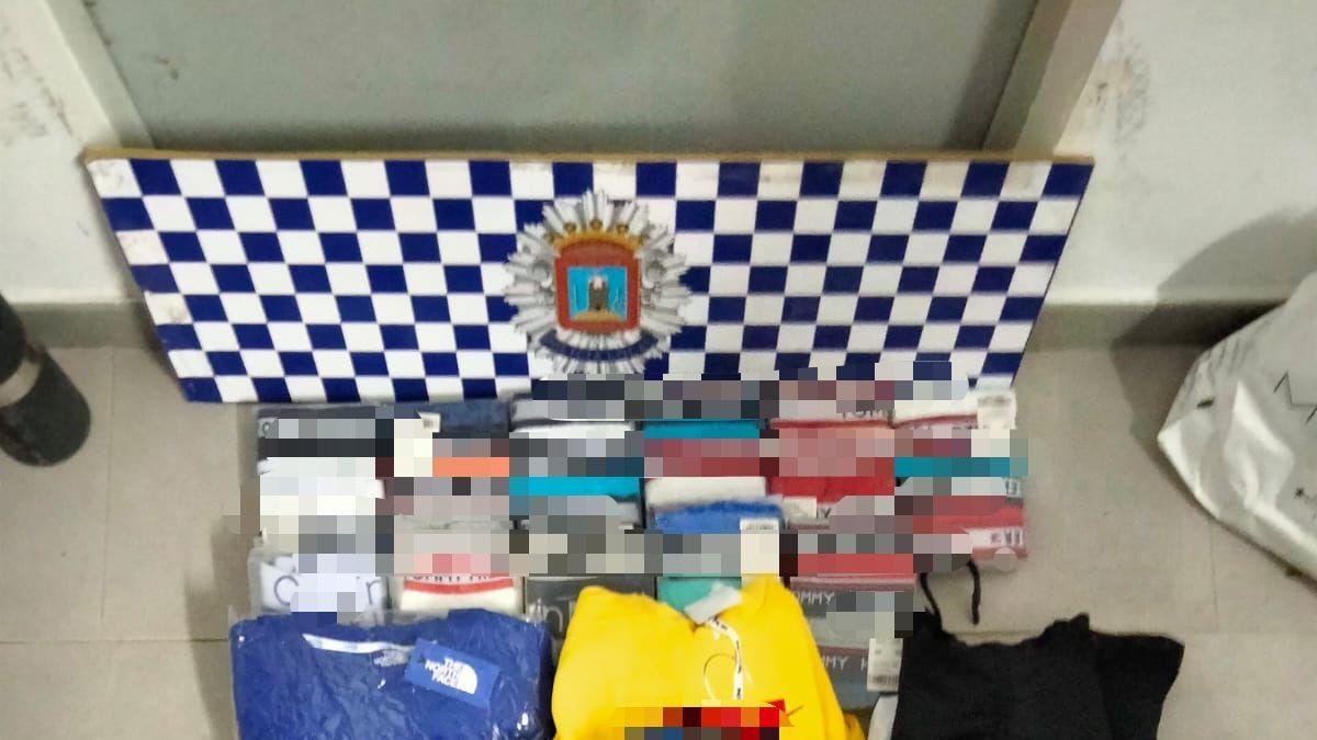 Prendas falsificadas incautadas en el mercado de Purias.