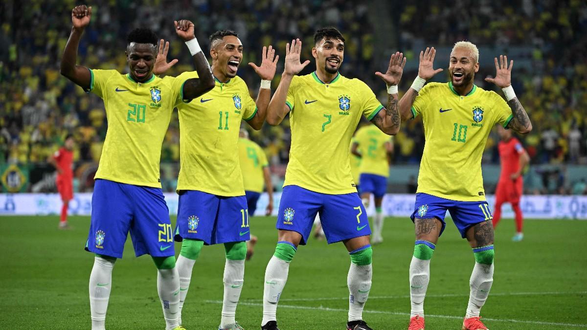 Vinicius celebrando con sus compañeros