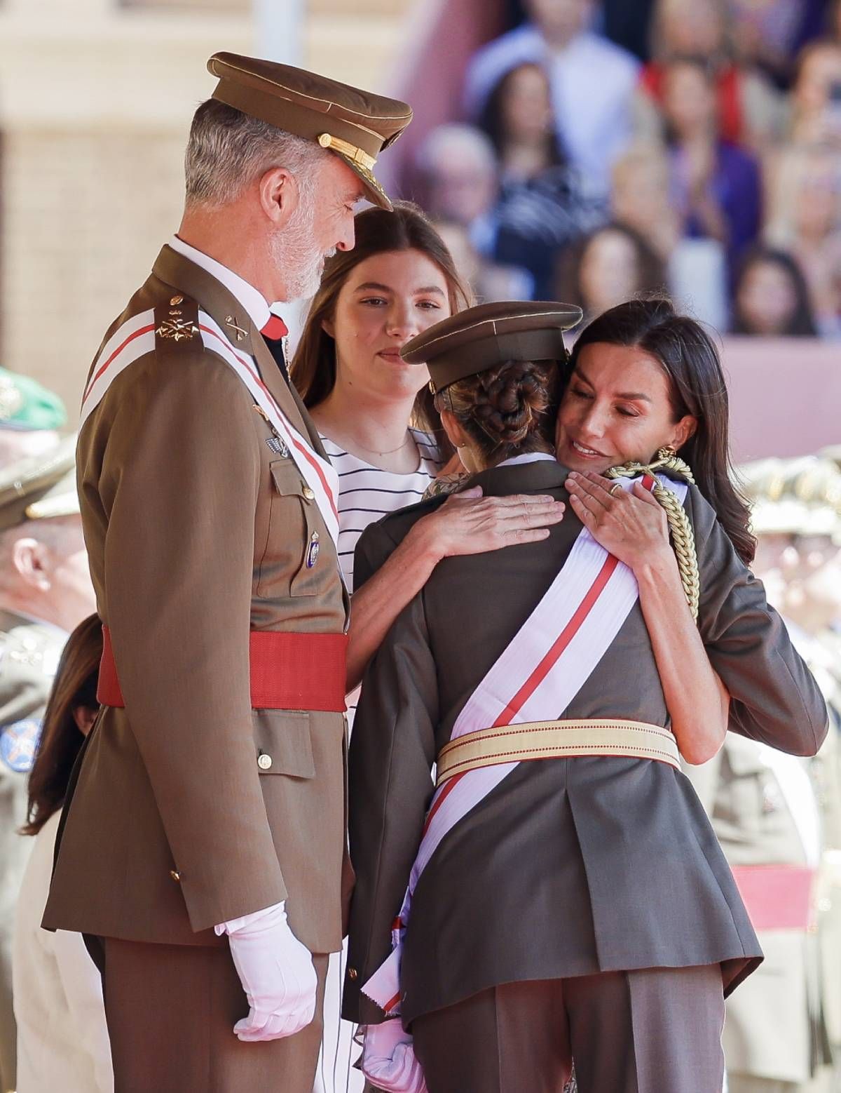 El abrazo de la reina Letizia y la princesa Leonor en Zaragoza