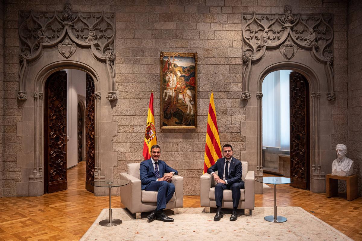 Pedro Sánchez y Pere Aragonès, reunidos en el Palau de la Generalitat, este miércoles.