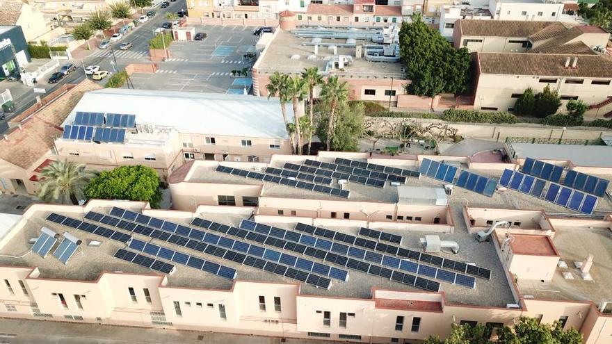 Las placas solares en el tejado de la sede de Jesús Abandonado en Santa Catalina.