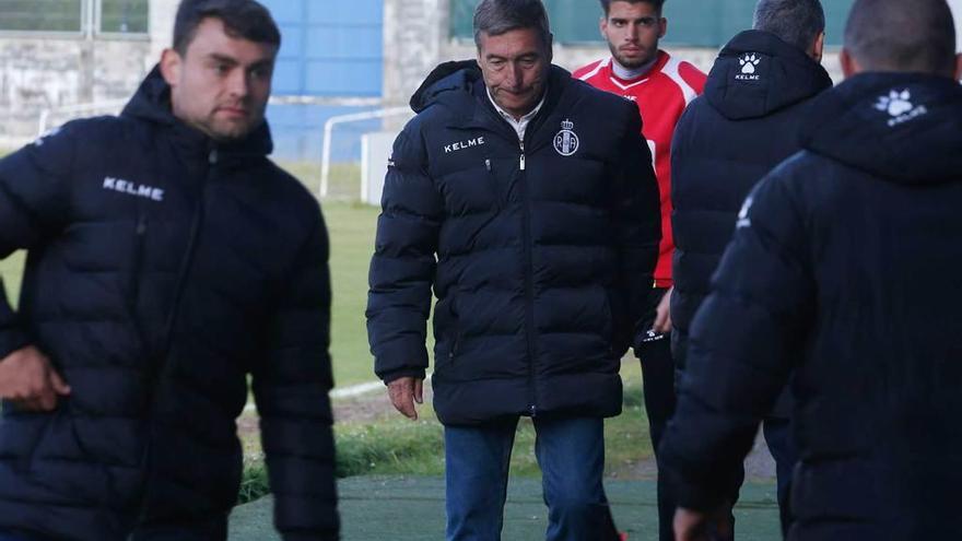 Paco Parreño, cabizbajo al final del encuentro.