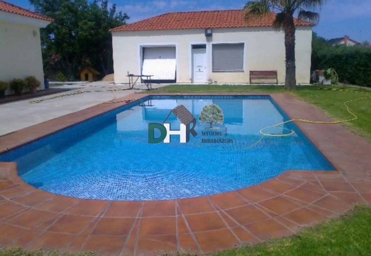 Casa con piscina en venta en Don Benito