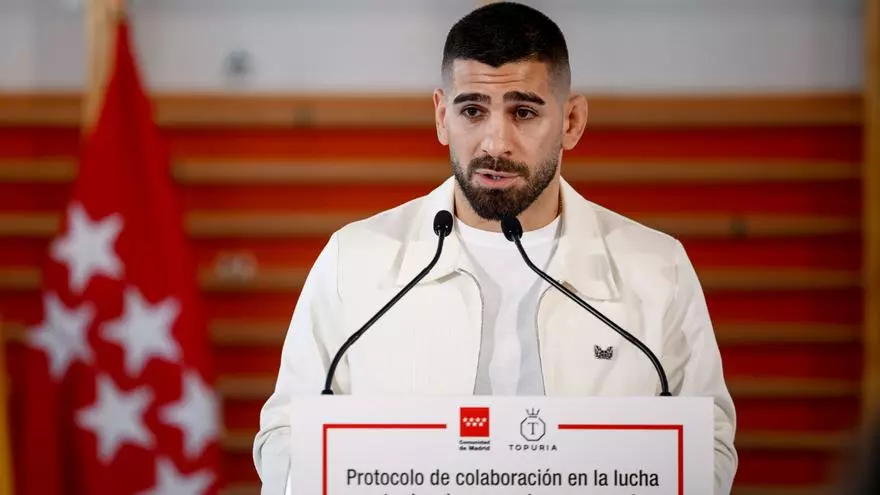 El emotivo discurso de Topuria junto a Ayuso: "Yo también he sufrido, me sentía solo, sentía mucho miedo"