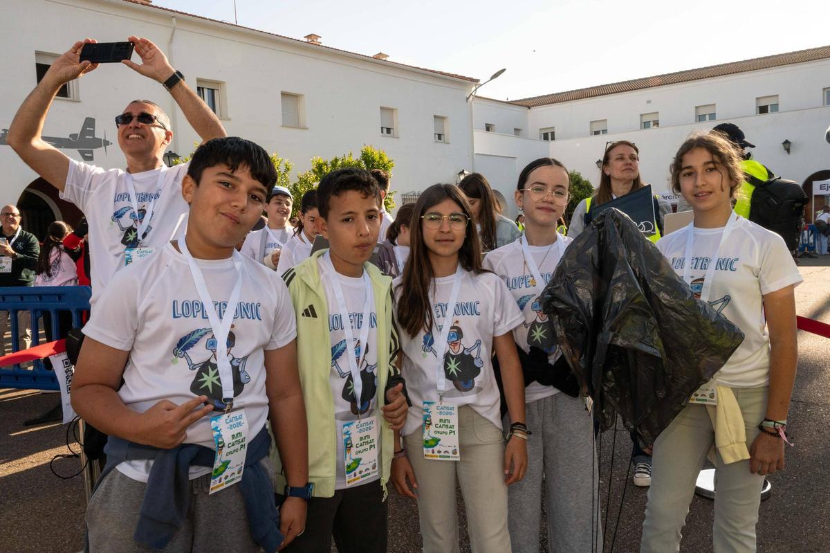 Fotogalería | 400 estudiantes lanzan dos cohetes en la base aérea de Talavera la Real